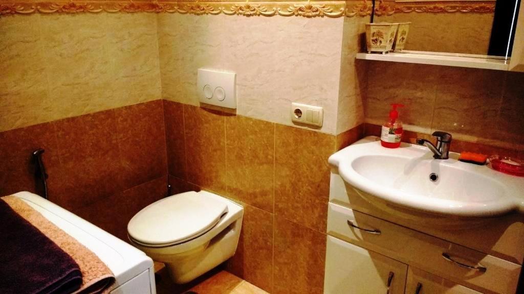 Комната В Двухкомнатной Apartment เคียฟ ภายนอก รูปภาพ